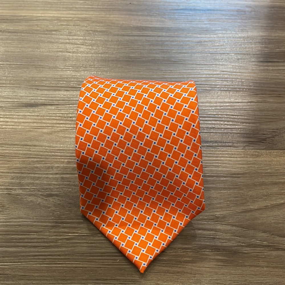 Roundtree and Yorke Silk Designer Necktie
